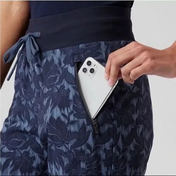 Athleta Trekkie North Printed Jogger Pants Women's Blue Floral - Picture 3 of 5